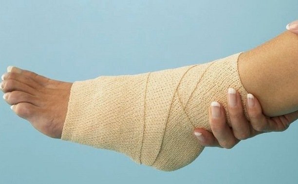 cum se tratează entorsa articulației mâinii