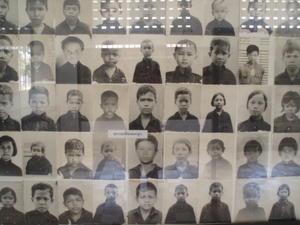 Chipuri de copii, "dusmani ai ordinii comuniste" omoriti in inchisoarea S21. In Cambogia, Pol Pot, sprijinit si antrenat de Mao Tzedun, a reusit sa omoare 2 milioane de oameni in numai 5 ani intre 1975 si 1979.