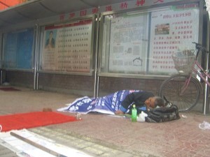Din ce in ce mai multi oameni fara casa pe strazile din Beijing (The Epoch Times)