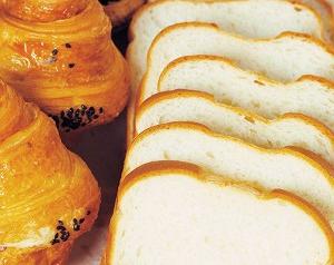 Amenintari toxice? Alimentele care elibereaza rapid zahar in fluxul de sange precum painea alba sau prajiturile pot cauza cancer. 