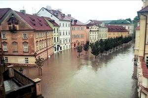 INUNDATIILE: Inundatiile au distrus sali de concerte si teatre in Republica Ceha cu patru ani in urma. 