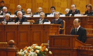 Presedintele Romaniei, dl.Traian Basescu in timpul discursului tinut luni, 18 decembrie 2006, in plenul Camerei Deputatilor, prilej cu care a condamnat regimul comunist ca fiind "ilegitim si criminal". 