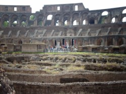 Roma, ITALIA: Vedere interioara a Colosseumului. 