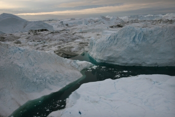 Oamenii de stiinta americani si-au dat seama cum se desprind aisbergurile din Antarctica si Groenlanda.