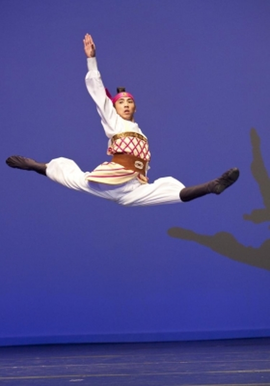 Dans interpretat de Golden Li, ‘Calatorind in Dao’ (Edward Dai / The Epoch Times)