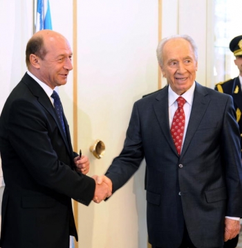 Presedintele Traian Basescu si omologul sau isrelian Shimon Peres. 