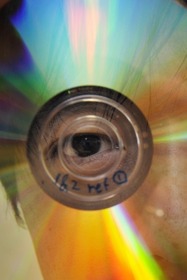 Nanotehnologia poate mări capacitatea acestui DVD de 10 000 de ori faţă de capacitatea unui DVD standard 