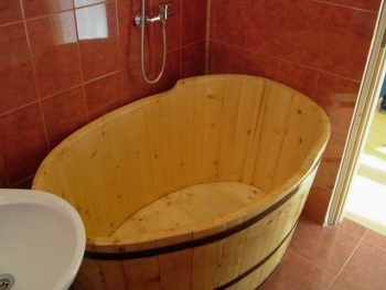 furrow chemicals Cook Alba: Ciubăr în loc de cadă de baie, la o pensiune din Apuseni | Epoch  Times România