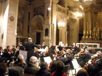 Seara de muzica clasica. Imagini de la concertul “Muzica pentru viata...Viata pentru muzica”, in Bazilica “Trinita’ dei Monti” din Piazza di Spagna, Roma, 01 ianuarie 2010. 