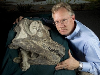 Patru cranii ale unei specii noi de dinozaur, Abydosaurus mcintoshi, au fost descoperite intr-un sit al Muzeului National de Dinozauri din estul statului american Utah. 
