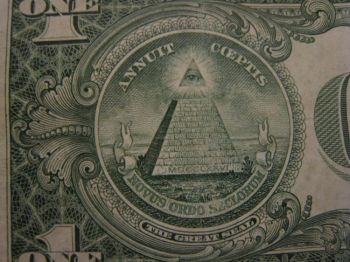 Marele Sigiliu al Statelor Unite, tiparit pe bancnotele americane, contine o piramida cu 13 niveluri 
