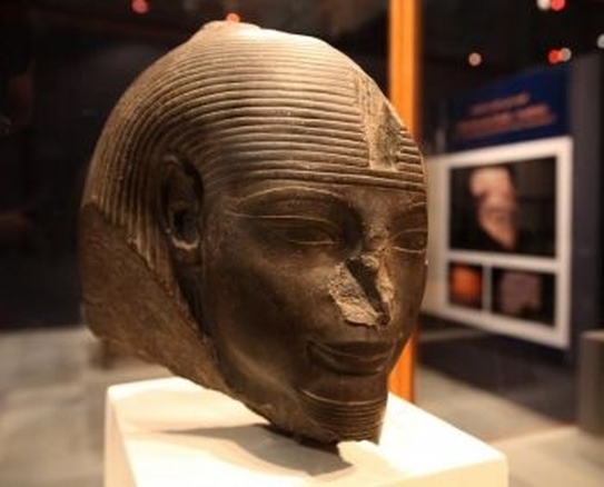 Cap al regelui Amenhotep III, perioada Noului Regat egiptean, dinastia a 18-a, expusa la Muzeul din Cairo. (Victoria Hazou / Getty Images)