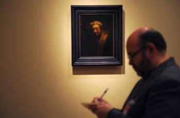 Autoportret al artistului olandez Rembrandt expus la muzeul Prado din Madrid.