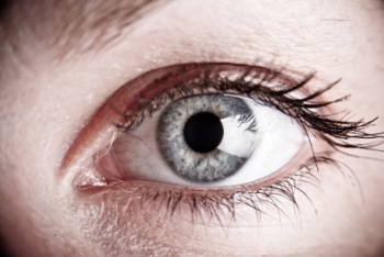 Tânăra poloneză și-a pierdut vederea din cauza unui tatuaj pe ochi (23 fotografii)