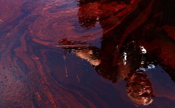Deversari petroliere în apă