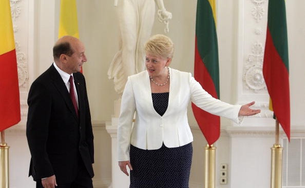 Presedintele Traian Băsescu si presedintele Republicii Lituania, Dalia Grybauskaite (PETRAS MALUKAS / AFP / Getty Images)
