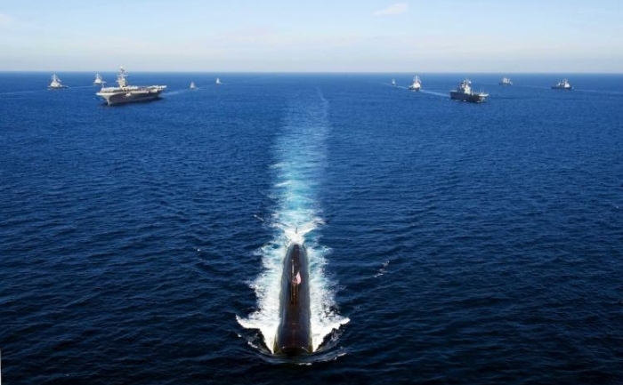 Marina americana si navele sud-coreene navigheaza in formatie de 13 in frunte cu submarinul de atac USS Tuscon (SNN 770) in 26 iulie 2010. 