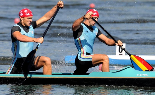 Silviu Dumitrescu si Victor Mihalachi au cucerit 2 medalii de aur la C2 in probele de 1000 si 500 m in cadrul Campionatului Mondial de kaiac-canoe de la Poznan. (LUDMILA MITREGA / AFP / Getty Images)