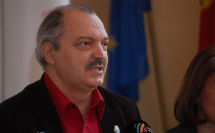 Retire manager Specified Victor Socaciu secretarul de stat şi-a acordat singur certificat de  revoluţionar | Epoch Times România