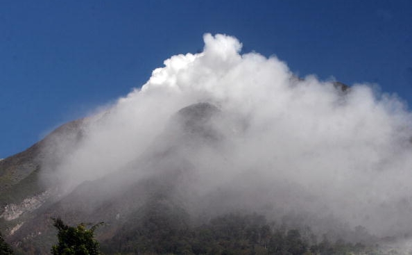 Muntele-vulcan Sinabung erupand pe 28 august 2010 