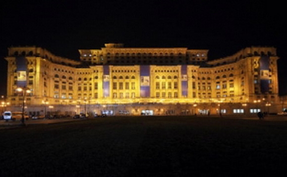 Palatul Parlamentului, Bucureşti - vedere nocturnă
