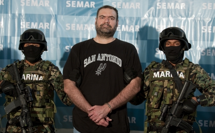Sergio Enrique Villarreal, cunoscut sub porecla de 'El Grande', lider al cartelului Beltran Leyva, este prezentat presei la conferinta din 13 septembrie 2010 (ALFREDO ESTRELLA / AFP / Getty Images)