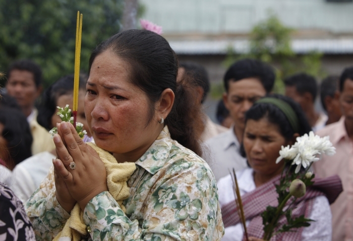 Rude ale celor omorati de comunistii cambogieni, intr-o ceremonie la Muzeul Genocidului Toul Sleng, 25 iulie 2010, in timpul procesului lui Duch, tortionarul sef al inchisorii S21 