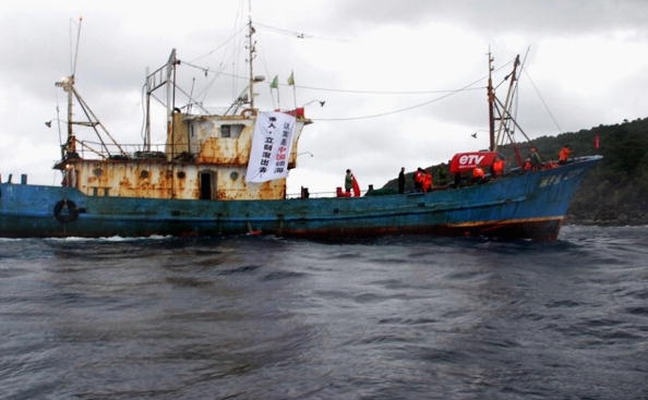 Vase de pescuit chineze in apele disputate de China si Japonia, ale insulelor Senkaku. Marinarii chinezi sunt deseori prinsi pescuind in ape a caror statu nu este inca reglementat ferm de cele doua state 