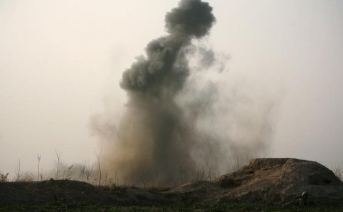 Fumul provocat de un atac aerian JAM asupra unei pozitii talibane este vazut la nord-est de Marjah in 14 februarie. 