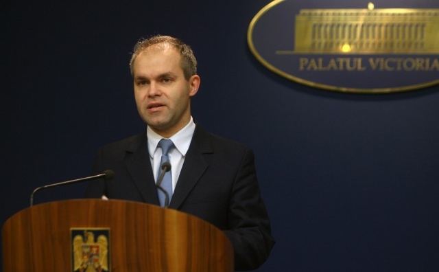 Ministrul Educaţiei, Cercetării, Tineretului şi Sportului, Daniel Petru Funeriu. 