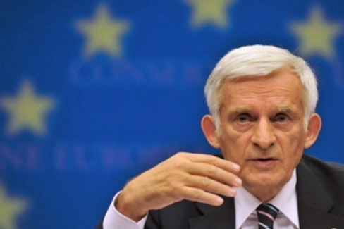 Fostul preşedinte al Parlamentului European, Jerzy Buzek. (GEORGES GOBET / AFP / Getty Images)