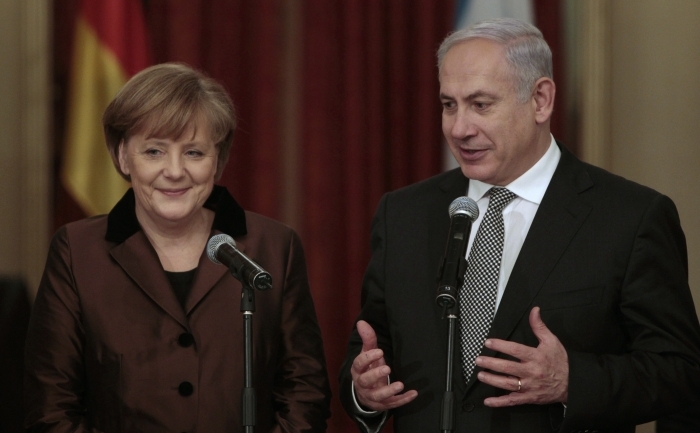 Premierul israelian Benjamin Netanyahu intr-o conferinţă de presă cu cancelarul german Angela Merkel, la Ierusalim, 31 ian 2011. (BAZ RATNER / AFP / Getty Images)
