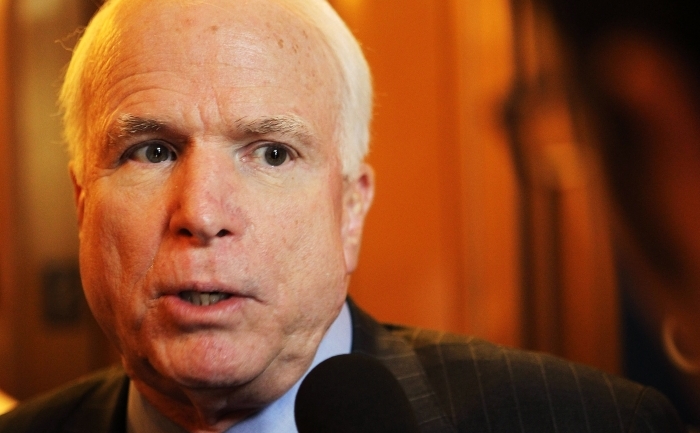 Senatorul american, John McCain.