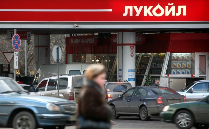 Logo-ul companiei Lukoil in Moscova (NATALIA KOLESNIKOVA / AFP / Getty Images)