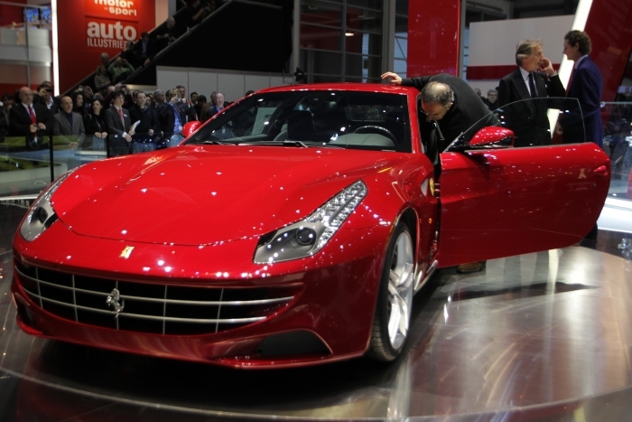 Ferrari FF. Salonul Auto Geneva 2011 (SEBASTIAN DERUNGS / AFP / Getty Images)