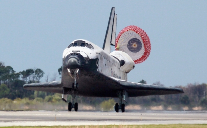 CAPE CANAVERAL - 9 martie 2011: Naveta Discovery a aterizat pe Pamant, încheind astfel cu succes voiajul sau final în spaţiu. 