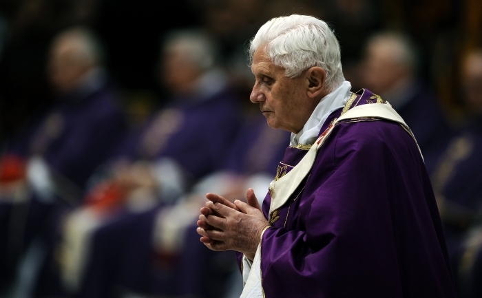 Papa Benedict al XVI-lea (FILIPPO MONTEFORTE / AFP / Getty Images)