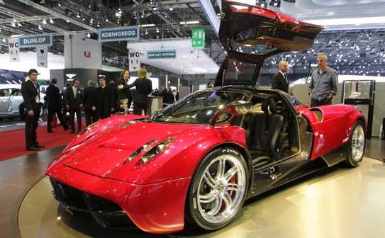 Pagani Huayra. Salonul Auto Geneva 2011 (SEBASTIAN DERUNGS / AFP / Getty Images)