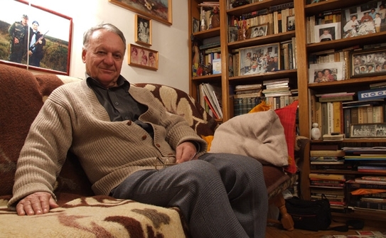 Dl. Prof. Rafael Mirciov in apartamentul sau din Timisoara, 2 februarie, 2011. (Bogdan Florescu - Epoch Times Romania)