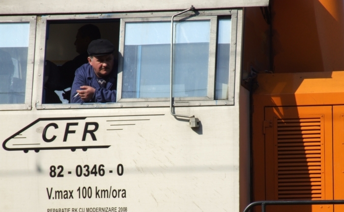 CFR-ist intr-o locomotiva din gara de nord a Timisoarei. (BOGDAN FLORESCU/The Epoch Times Romania)