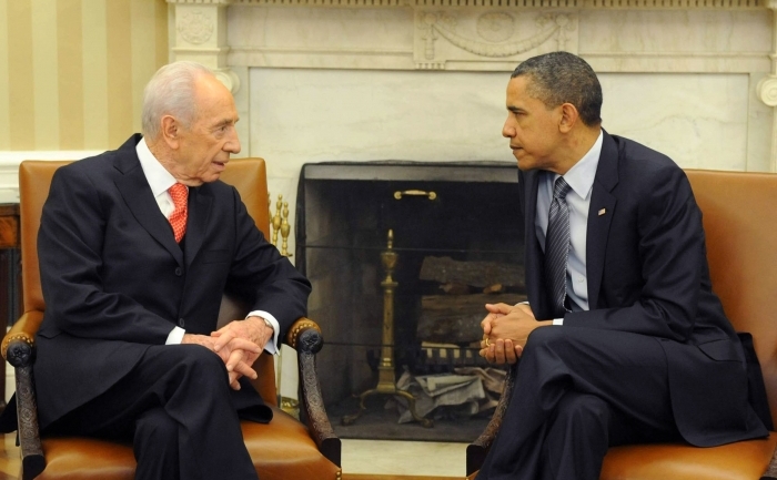 Presedintele american Barack Obama (dr) discuta la Casa Alba cu omologul sau israelian Shimon Peres (st) in 5 aprilie 2011, Washington, D.C. (Mark Neyman / GPO via Getty Images)