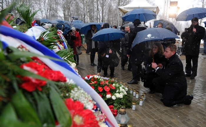 Comemorarea victimelor accidentului aviatic din Smolensk ce a avut loc în urmă cu un an, 9 aprilie 2011. (NATALIA KOLESNIKOVA / AFP / Getty Images)