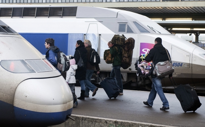 Pasageri pe peronul Garii din Lyon, Franţa. (BERTRAND LANGLOIS / AFP / Getty Images)