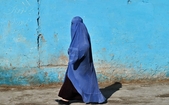 Femeie afgana purtand burqa. (MASSOUD HOSSAINI / AFP / Getty Images)