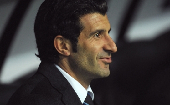 Portughezul Luis Figo, câştigătorul Balonului de Aur în anul 2000 şi   unul dintre candidaţii iniţiali la funcţia de preşedinte al Federaţiei   Internaţionale de Fotbal. (Valerio Pennicino / Getty Images)