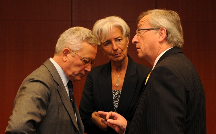 Premierul Luxembourg-ului Jean-Claude Juncker (D), ministrul Finantelor din Franta, Christine Lagarde (C) si omologul ei italian Giulio Tremonti (S) - 16 mai in Bruxelles