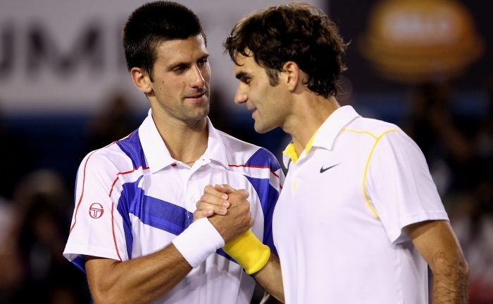 Tenismanul sârb Novak Djokovic şi elveţianul Roger  Federer.