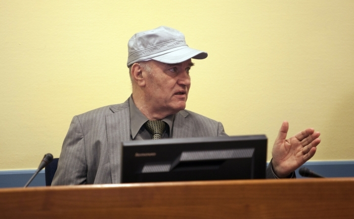 Fostul comandant al sârbilor bosniaci, Ratko Mladici în faţa Tribunalului Penal Internaţional (TPI) pentru fosta  Iugoslavie.