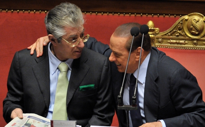 Silvio Berlusconi(DR) şi Umberto Bossi(ST).