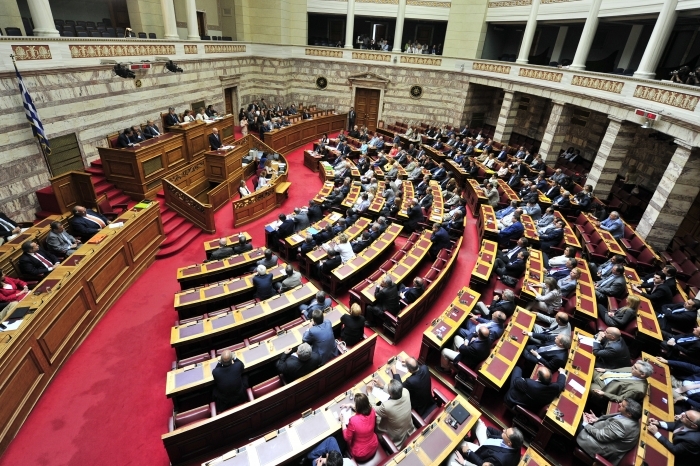 Grecia: Deputaţii, în faţa unei opţiuni cruciale pentru viitorul ţării